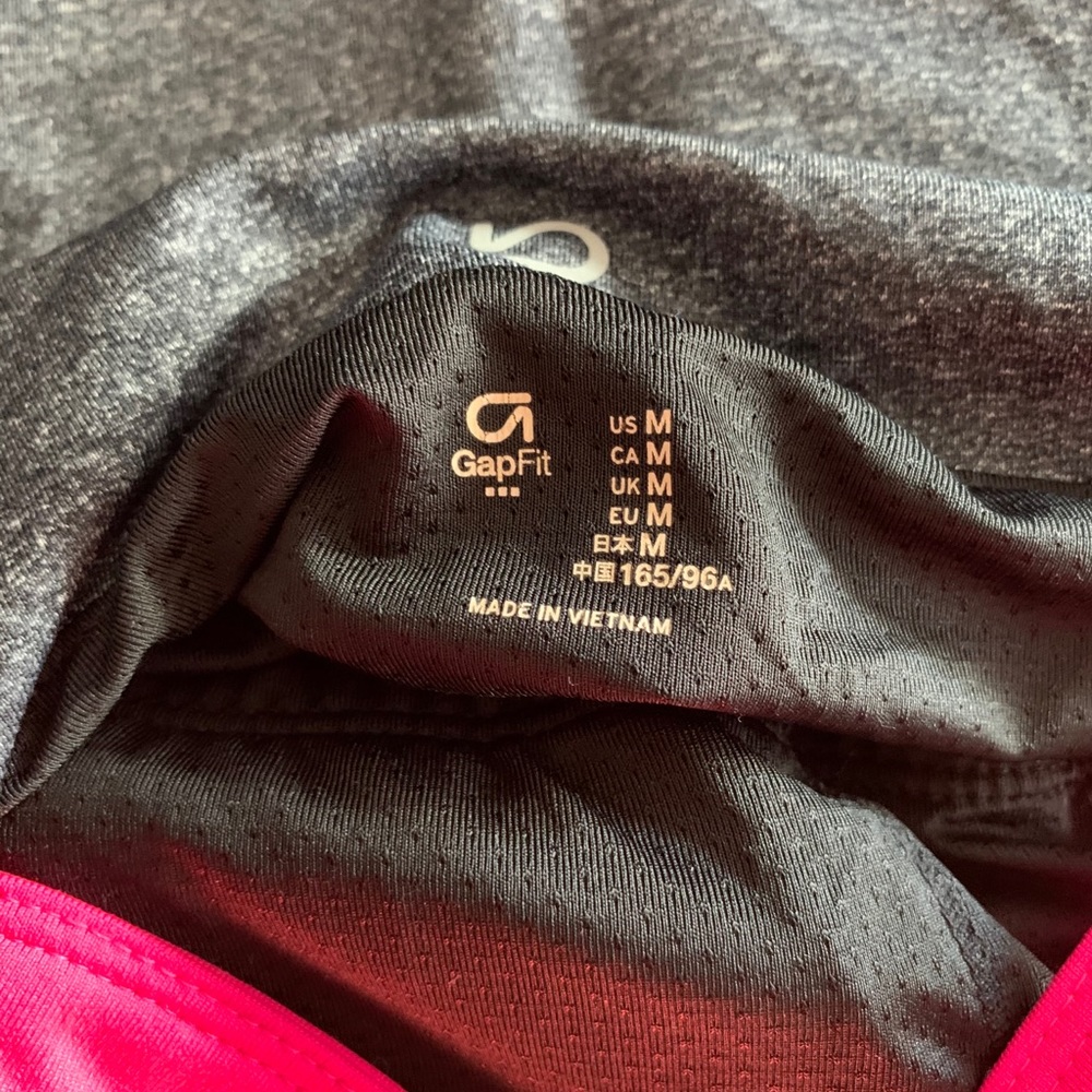 GapFit Athletic Tank Top built in bra medium - Picture 2 of 4